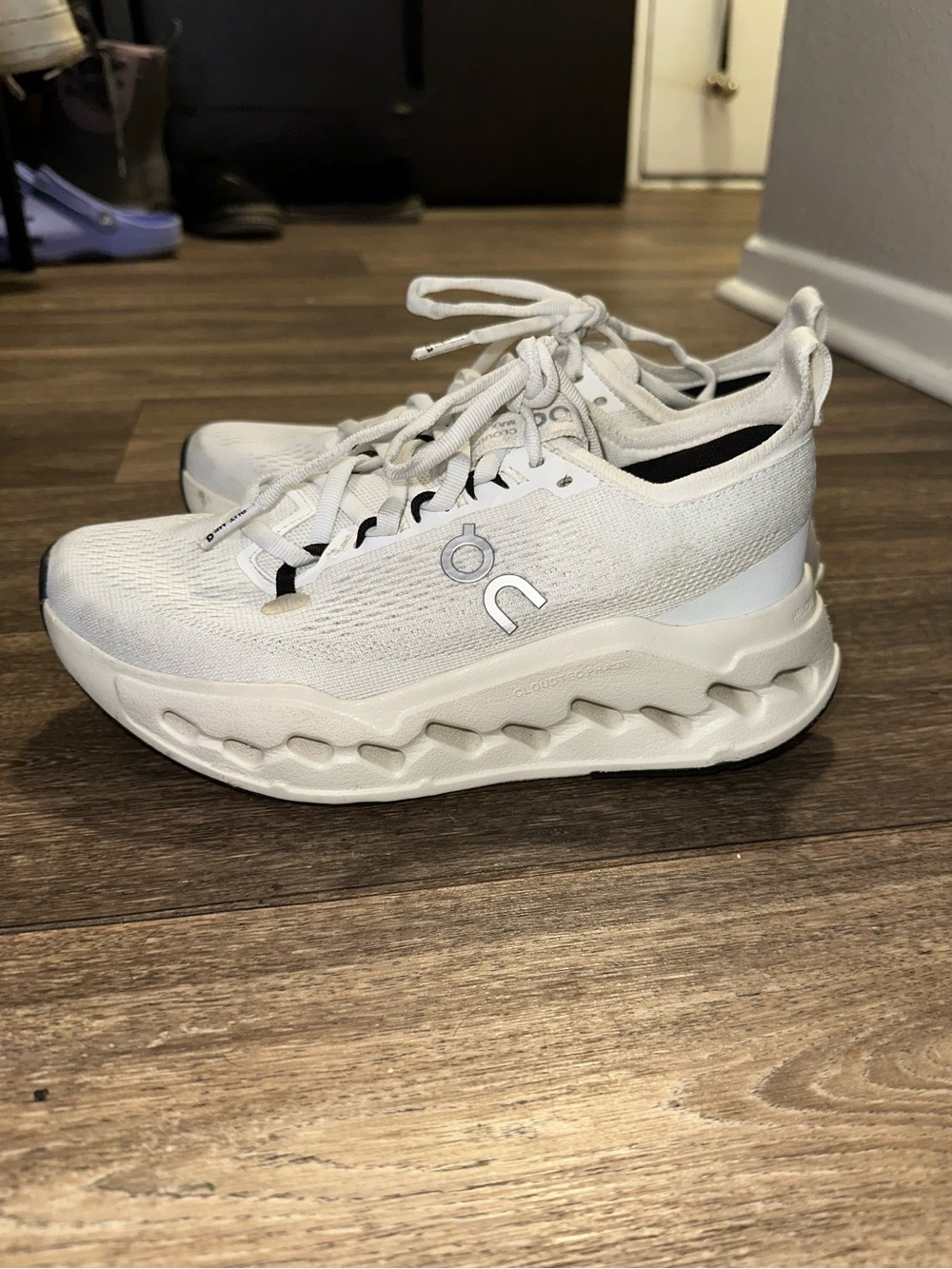 On Running On Cloudsurfer Max Women's Sneakers - Picture 10 of 16